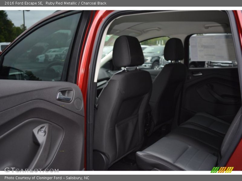 Ruby Red Metallic / Charcoal Black 2016 Ford Escape SE
