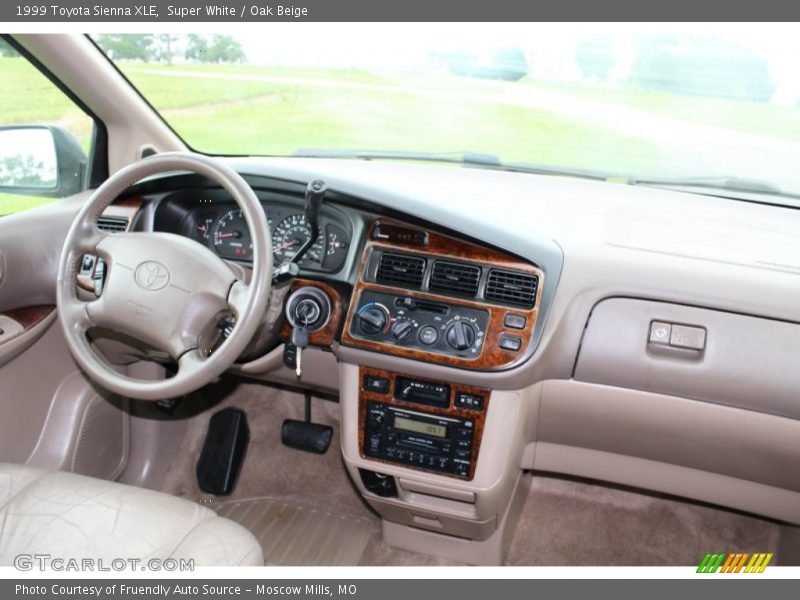 Super White / Oak Beige 1999 Toyota Sienna XLE