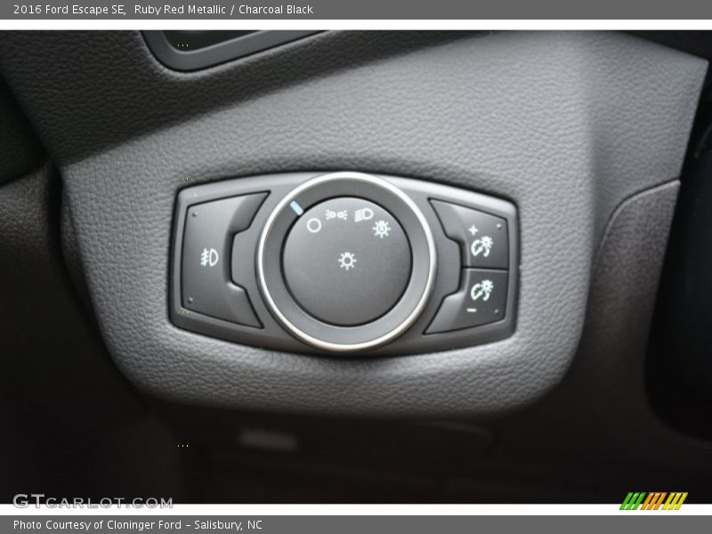 Ruby Red Metallic / Charcoal Black 2016 Ford Escape SE