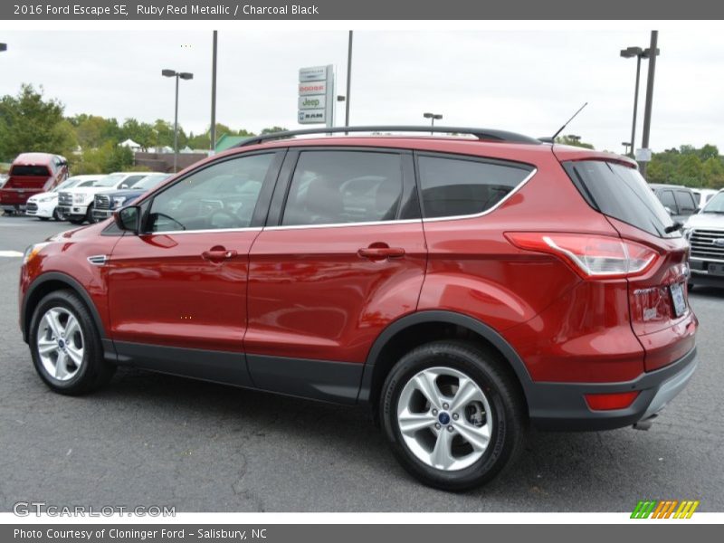 Ruby Red Metallic / Charcoal Black 2016 Ford Escape SE