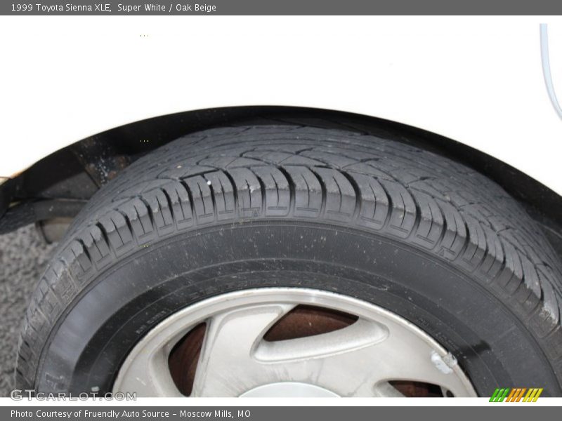 Super White / Oak Beige 1999 Toyota Sienna XLE