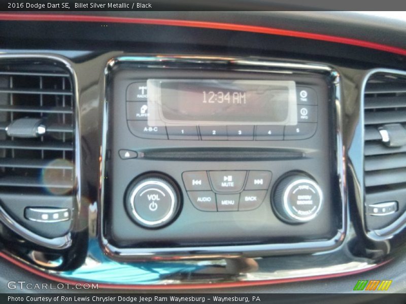 Billet Silver Metallic / Black 2016 Dodge Dart SE