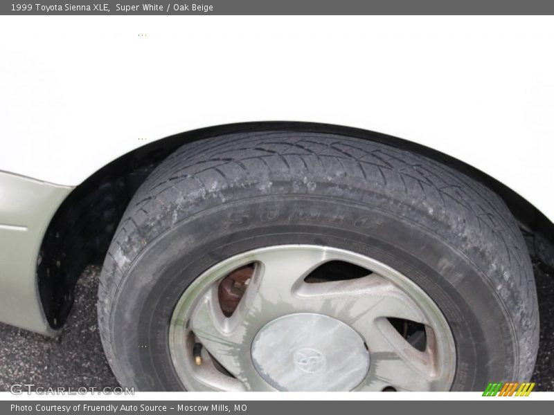 Super White / Oak Beige 1999 Toyota Sienna XLE