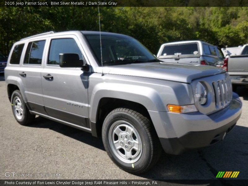 Front 3/4 View of 2016 Patriot Sport
