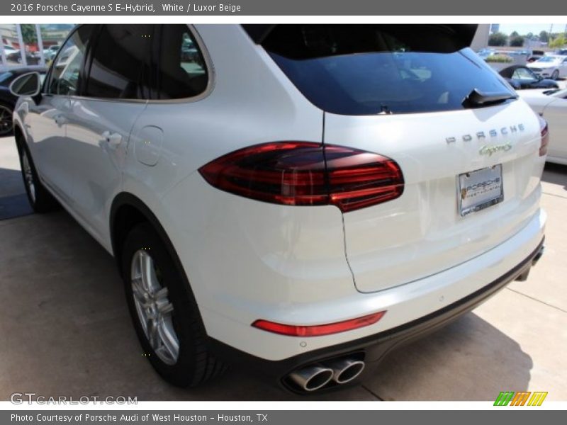 White / Luxor Beige 2016 Porsche Cayenne S E-Hybrid