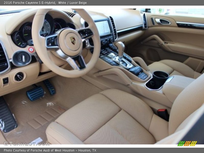 Luxor Beige Interior - 2016 Cayenne S E-Hybrid 