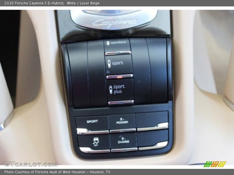 Controls of 2016 Cayenne S E-Hybrid