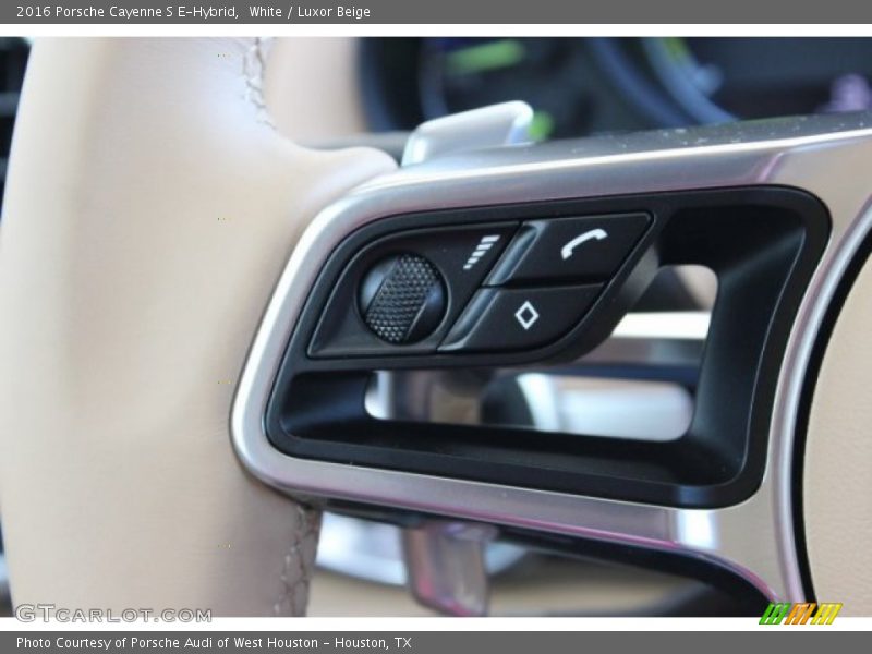 Controls of 2016 Cayenne S E-Hybrid