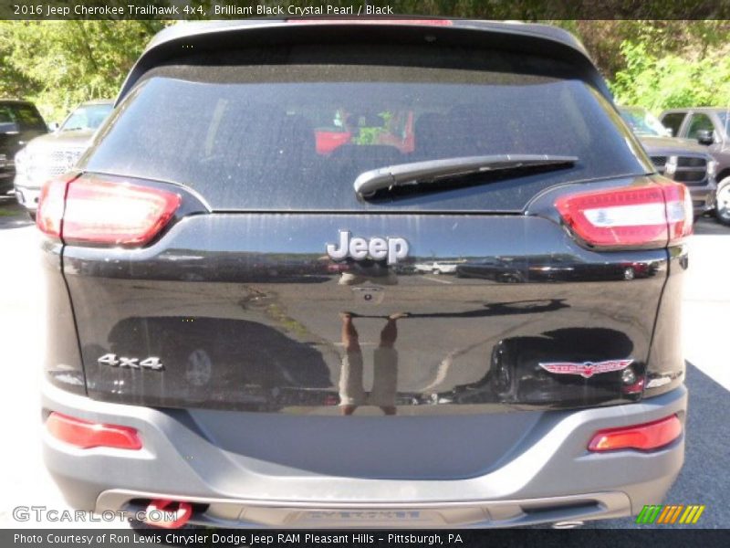 Brilliant Black Crystal Pearl / Black 2016 Jeep Cherokee Trailhawk 4x4