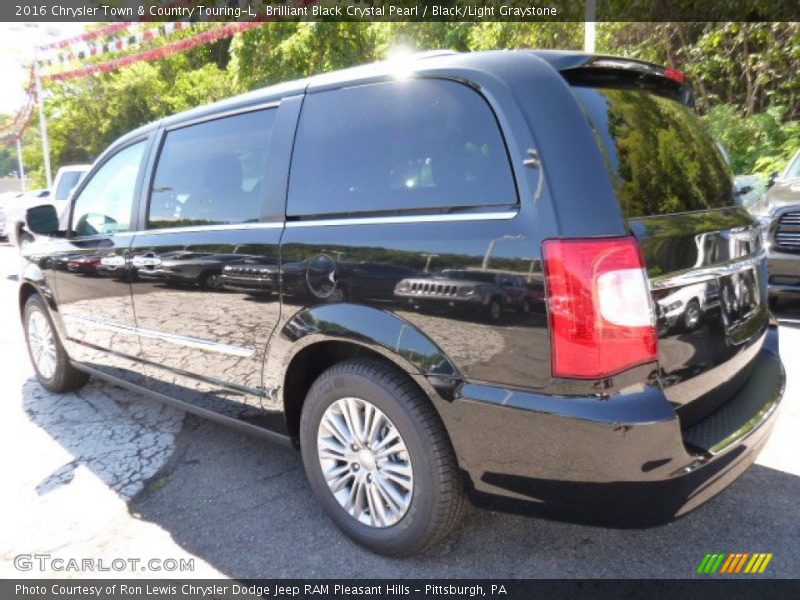 Brilliant Black Crystal Pearl / Black/Light Graystone 2016 Chrysler Town & Country Touring-L
