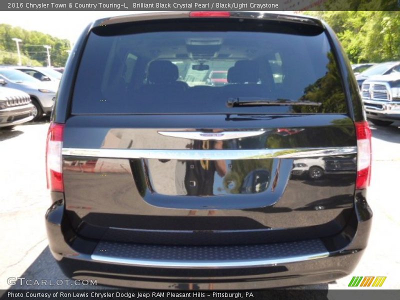 Brilliant Black Crystal Pearl / Black/Light Graystone 2016 Chrysler Town & Country Touring-L