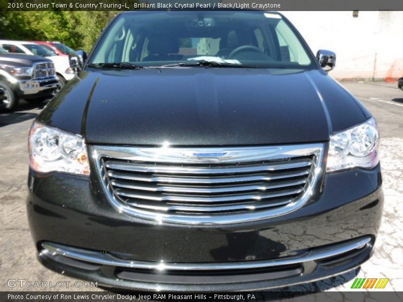 Brilliant Black Crystal Pearl / Black/Light Graystone 2016 Chrysler Town & Country Touring-L