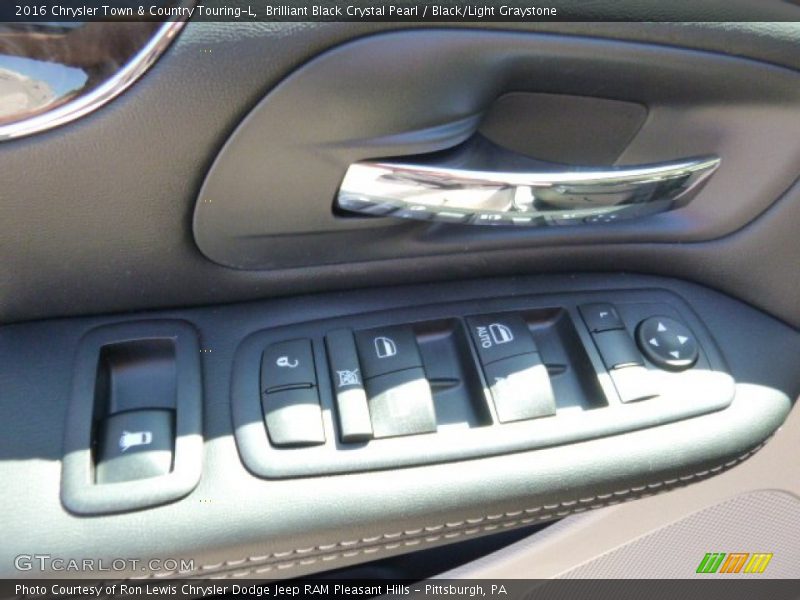Brilliant Black Crystal Pearl / Black/Light Graystone 2016 Chrysler Town & Country Touring-L
