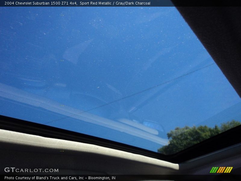 Sport Red Metallic / Gray/Dark Charcoal 2004 Chevrolet Suburban 1500 Z71 4x4