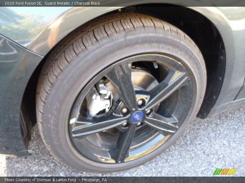 Guard Metallic / Charcoal Black 2016 Ford Fusion SE