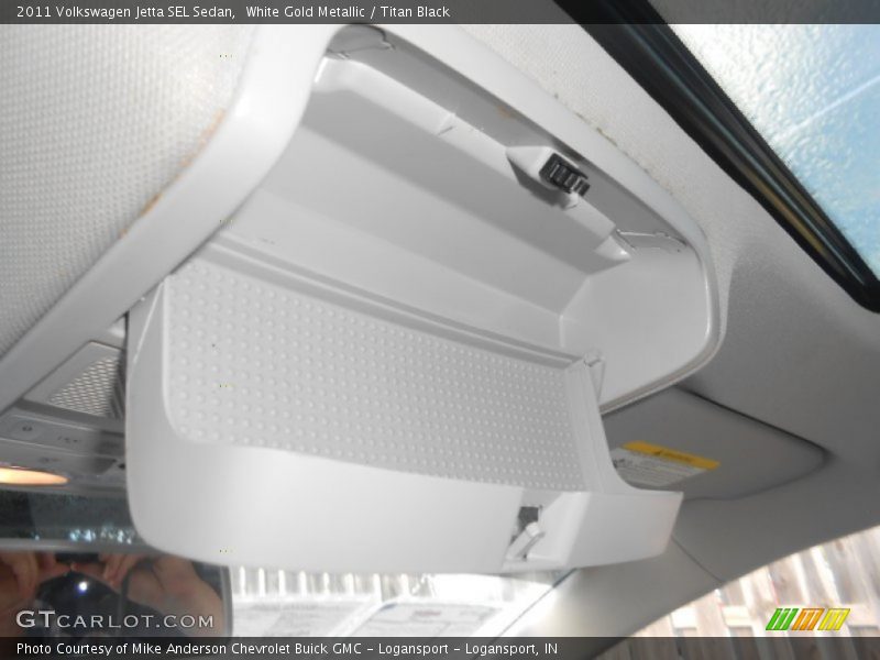 White Gold Metallic / Titan Black 2011 Volkswagen Jetta SEL Sedan
