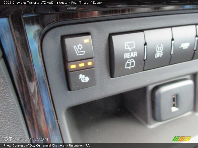 Iridescent Pearl Tricoat / Ebony 2016 Chevrolet Traverse LTZ AWD