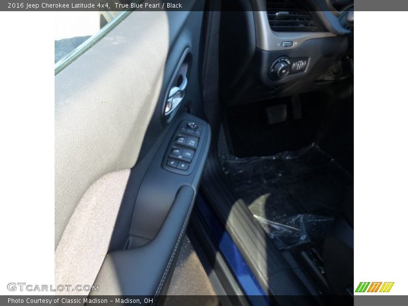 True Blue Pearl / Black 2016 Jeep Cherokee Latitude 4x4