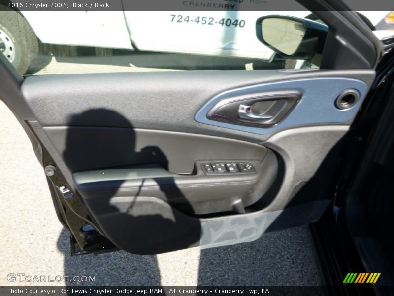 Black / Black 2016 Chrysler 200 S