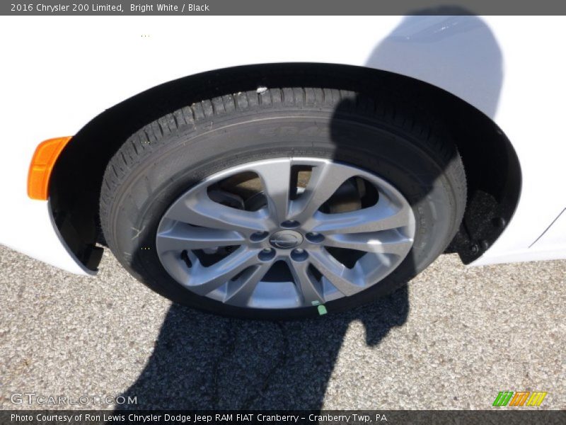 Bright White / Black 2016 Chrysler 200 Limited