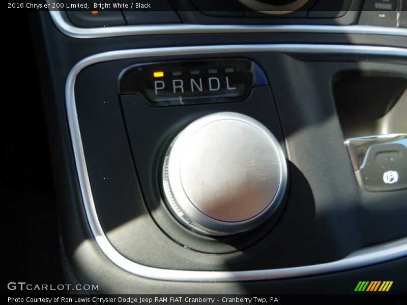 Bright White / Black 2016 Chrysler 200 Limited