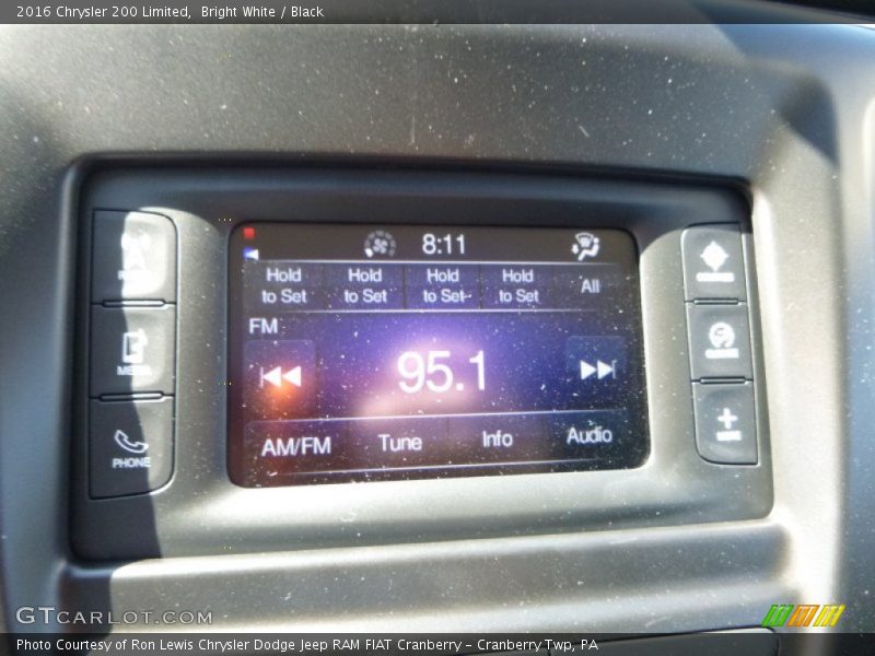 Bright White / Black 2016 Chrysler 200 Limited