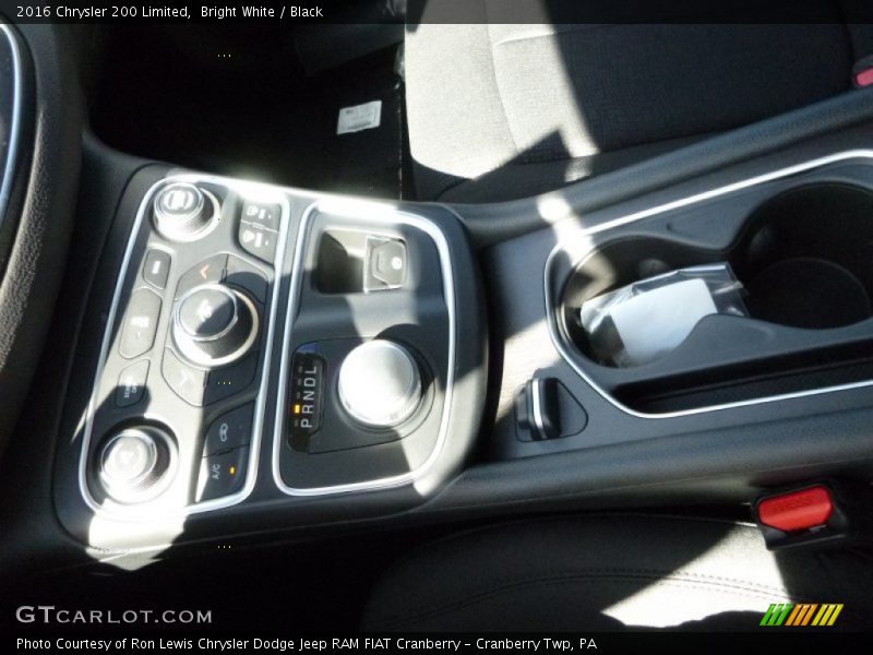 Bright White / Black 2016 Chrysler 200 Limited