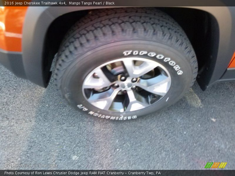 Mango Tango Pearl / Black 2016 Jeep Cherokee Trailhawk 4x4