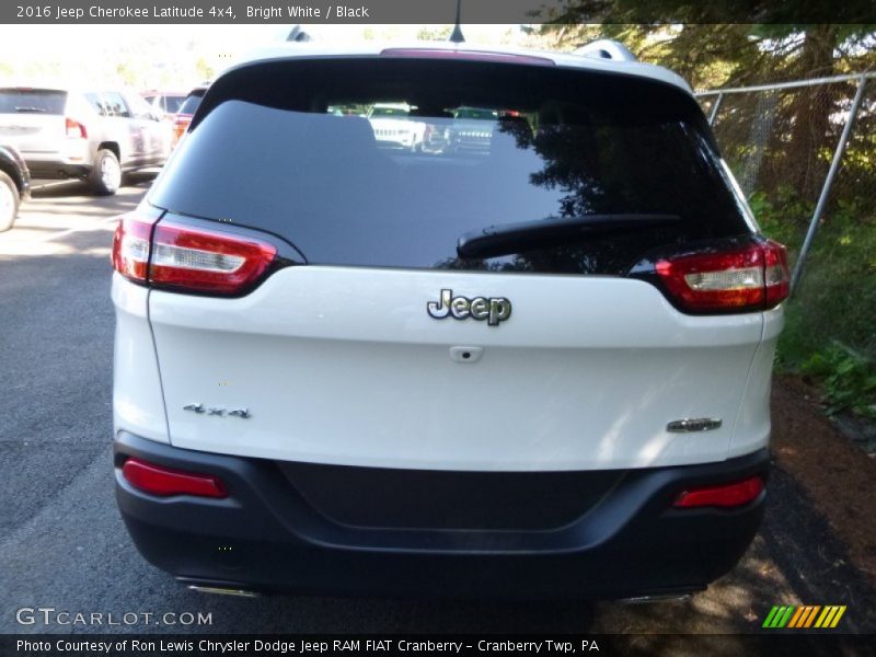 Bright White / Black 2016 Jeep Cherokee Latitude 4x4
