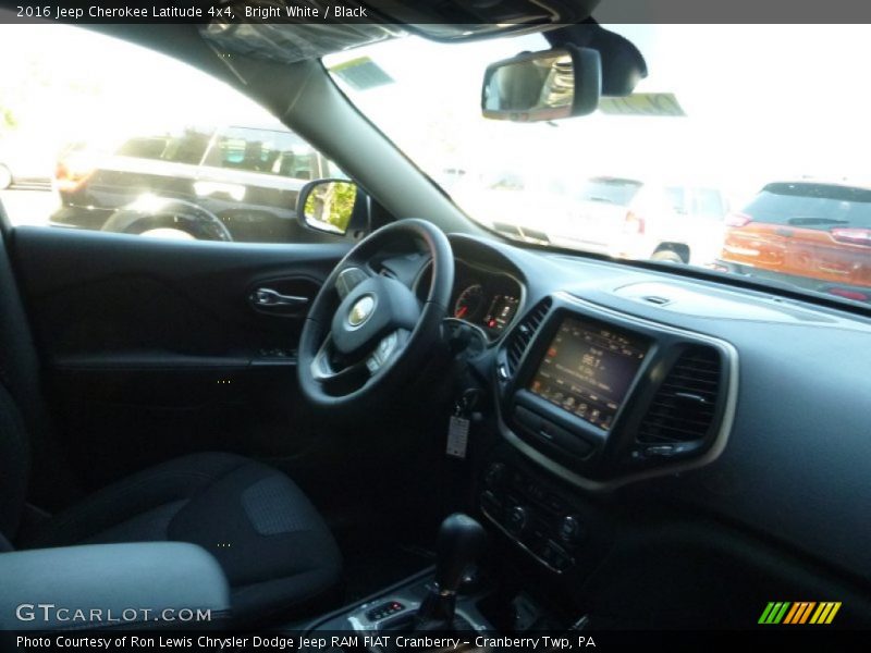 Bright White / Black 2016 Jeep Cherokee Latitude 4x4