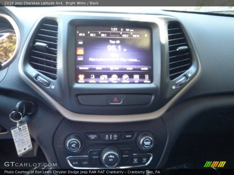 Bright White / Black 2016 Jeep Cherokee Latitude 4x4
