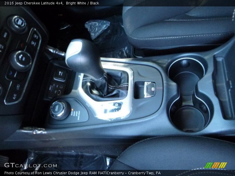Bright White / Black 2016 Jeep Cherokee Latitude 4x4