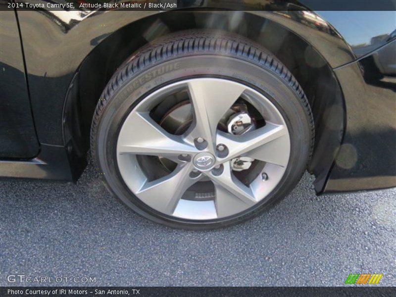 Attitude Black Metallic / Black/Ash 2014 Toyota Camry SE