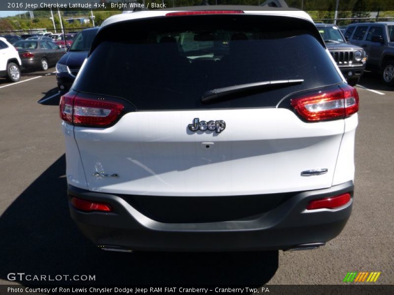 Bright White / Black 2016 Jeep Cherokee Latitude 4x4
