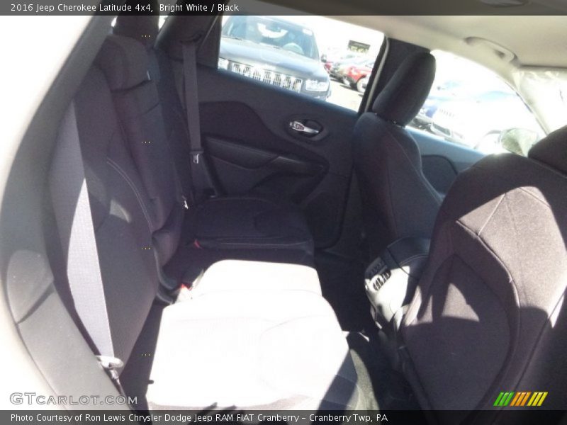 Bright White / Black 2016 Jeep Cherokee Latitude 4x4