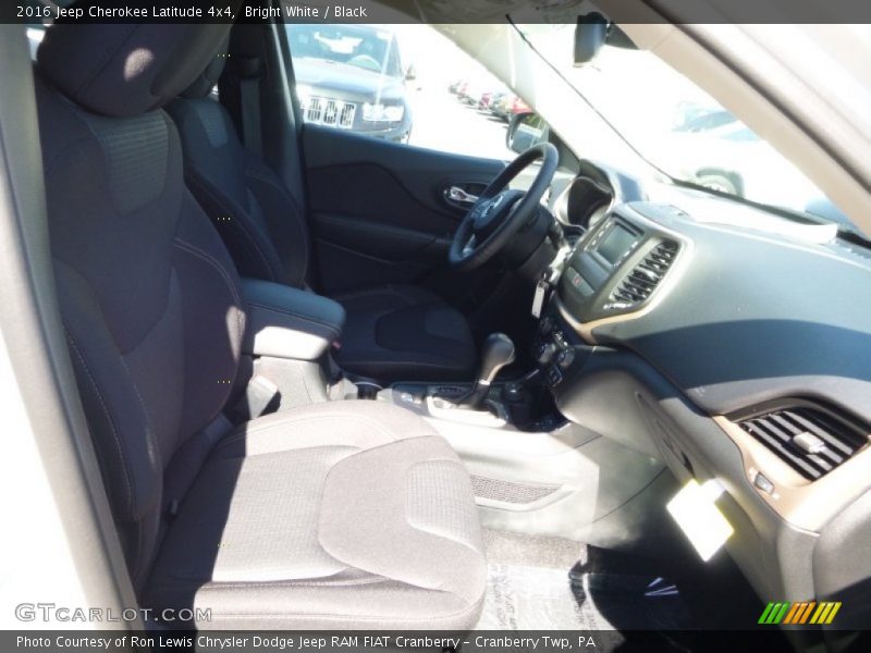 Bright White / Black 2016 Jeep Cherokee Latitude 4x4