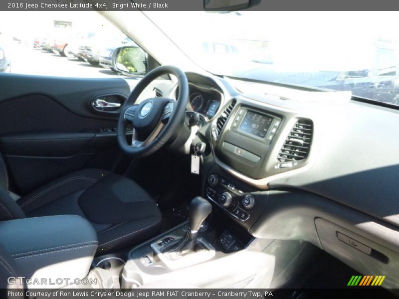 Bright White / Black 2016 Jeep Cherokee Latitude 4x4