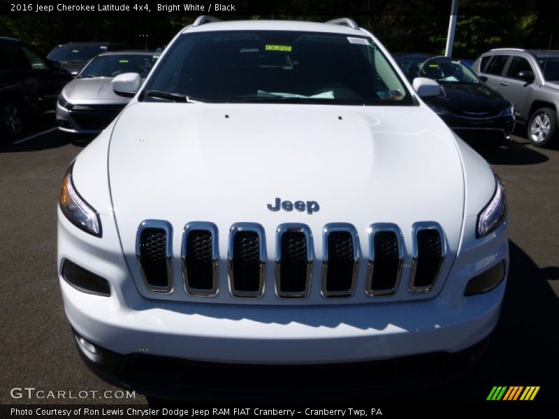 Bright White / Black 2016 Jeep Cherokee Latitude 4x4