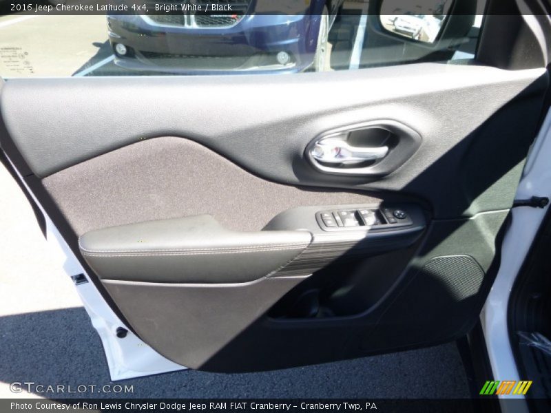 Bright White / Black 2016 Jeep Cherokee Latitude 4x4