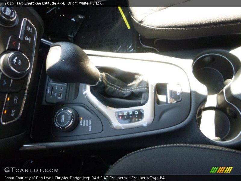 Bright White / Black 2016 Jeep Cherokee Latitude 4x4
