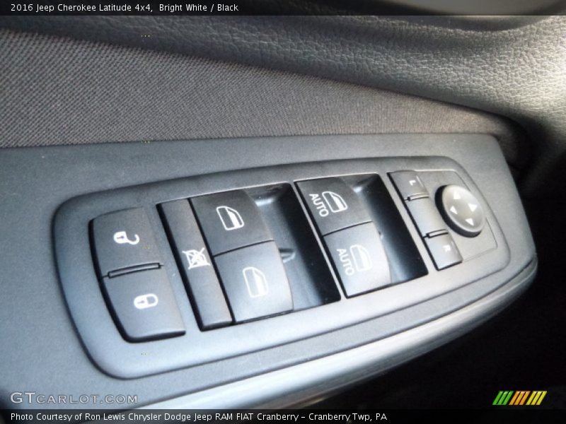 Bright White / Black 2016 Jeep Cherokee Latitude 4x4