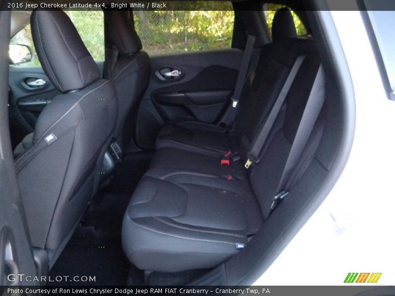 Bright White / Black 2016 Jeep Cherokee Latitude 4x4