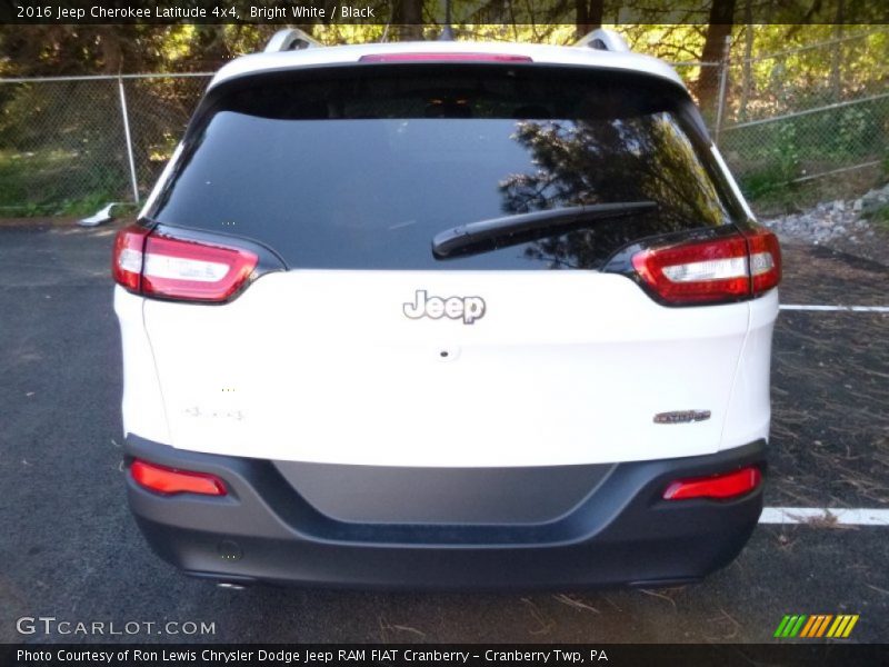 Bright White / Black 2016 Jeep Cherokee Latitude 4x4