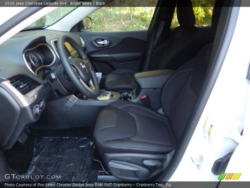 Bright White / Black 2016 Jeep Cherokee Latitude 4x4