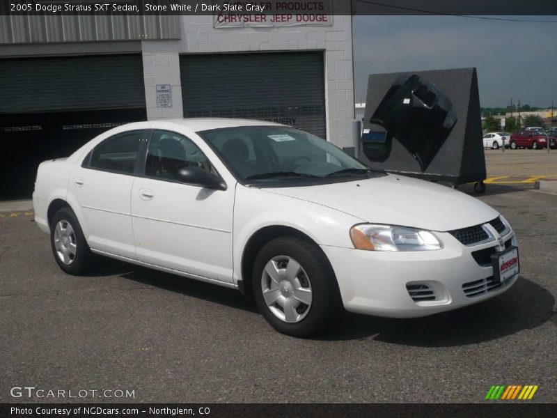 Stone White / Dark Slate Gray 2005 Dodge Stratus SXT Sedan
