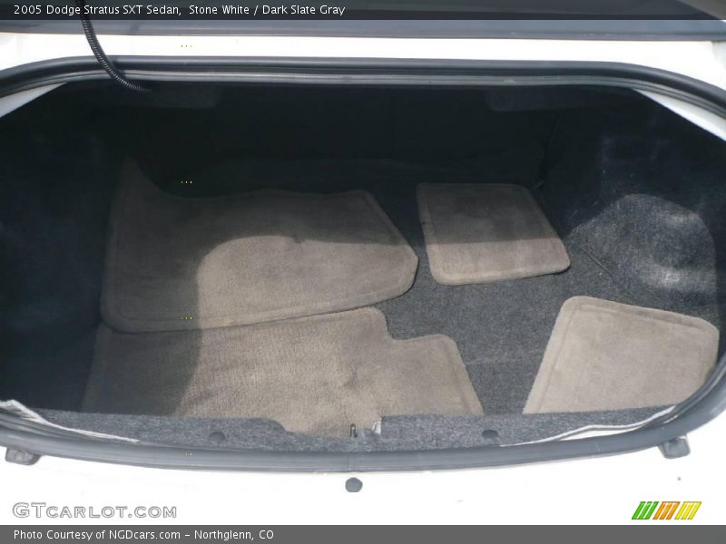 Stone White / Dark Slate Gray 2005 Dodge Stratus SXT Sedan
