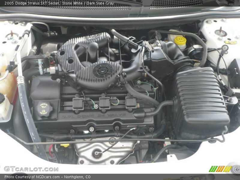 Stone White / Dark Slate Gray 2005 Dodge Stratus SXT Sedan