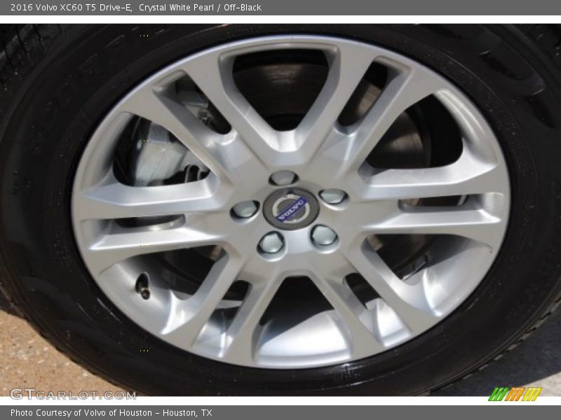 Crystal White Pearl / Off-Black 2016 Volvo XC60 T5 Drive-E