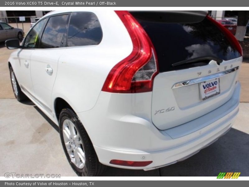 Crystal White Pearl / Off-Black 2016 Volvo XC60 T5 Drive-E