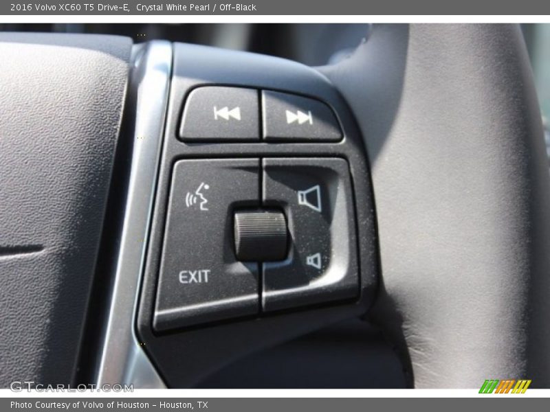 Crystal White Pearl / Off-Black 2016 Volvo XC60 T5 Drive-E